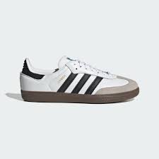 Adidas Samba Classic Junior indoor soccer shoe – black and white leather with gum sole, designed for durability on court